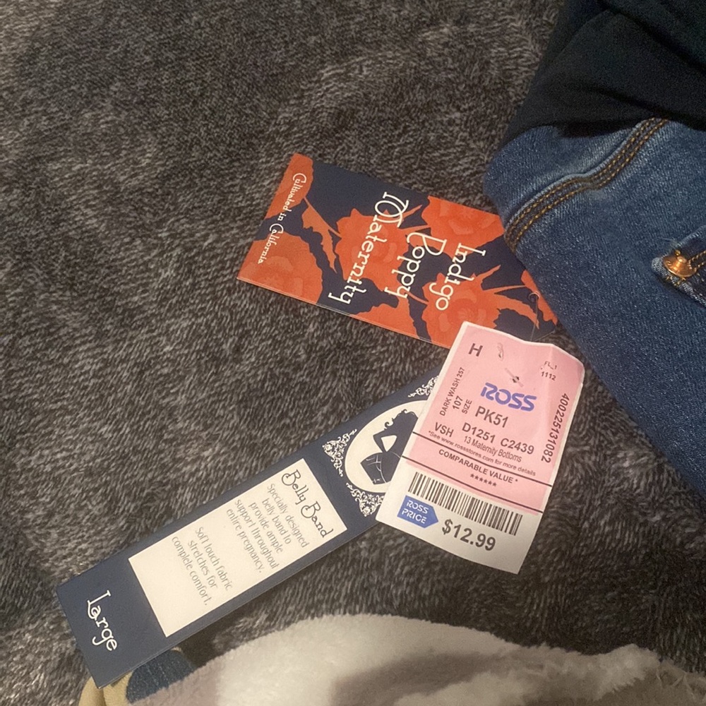 Comfortable maternity denim shorts and size large - Picture 4 of 4
